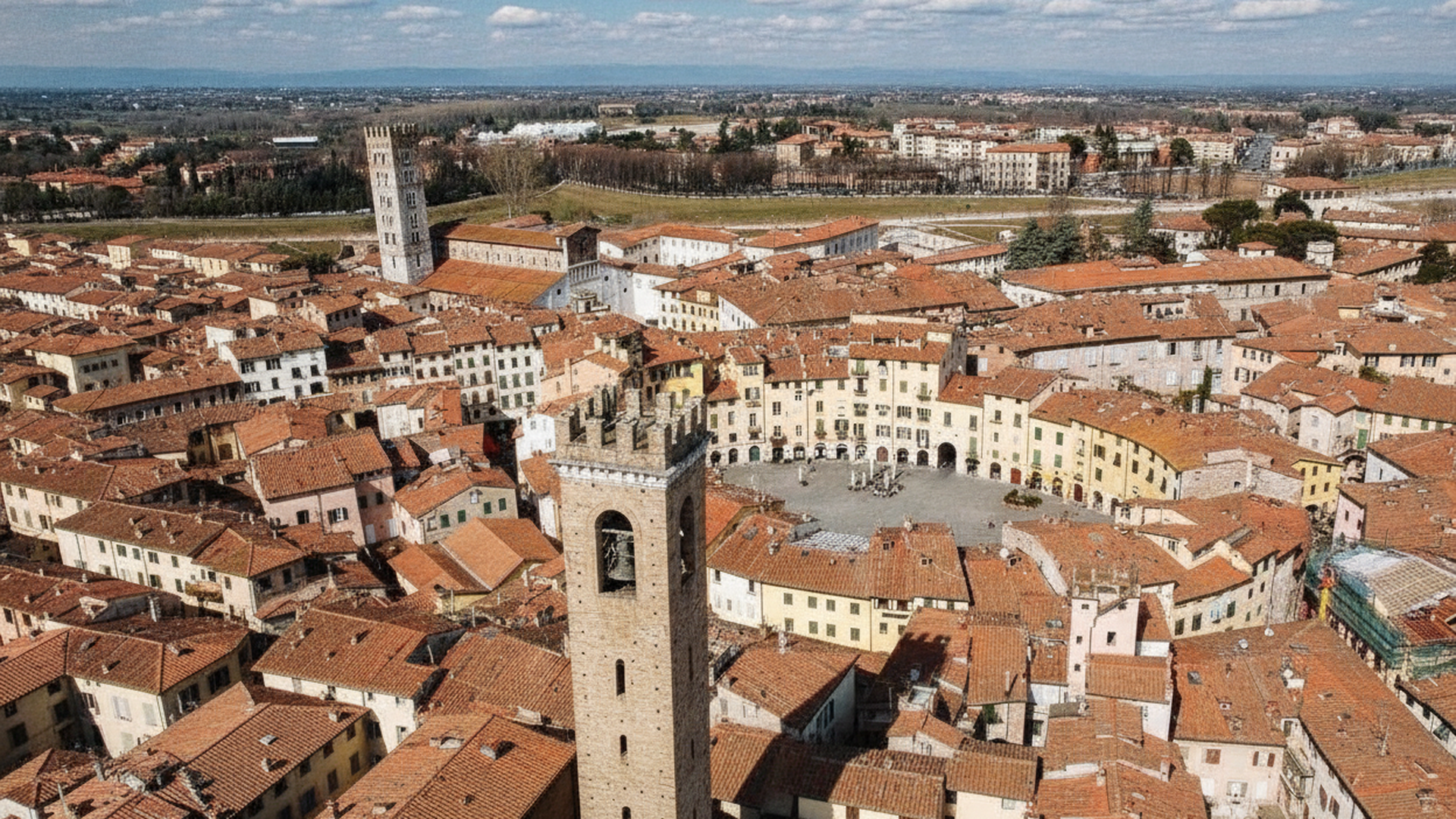 Piazza dell'Anfiteatro — Lucca